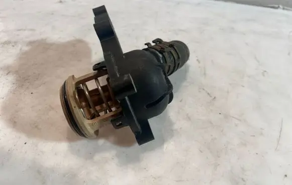 Audi A4 S4 B8 8K Thermostat 06E121111M
