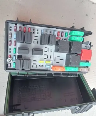Opel Corsa D Fuse module 13217392