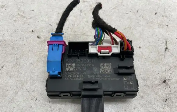 Skoda Octavia Mk4 Door control unit/module 5Q4959393H