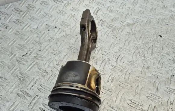 BMW 5 F10 F11 Piston with connecting rod 84L110
