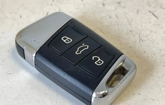 Skoda Superb B8 (3V) Ignition key/card 