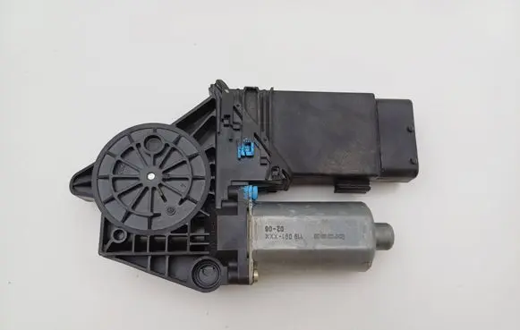 Skoda Superb B5 (3U) Front door window regulator motor 0130821695