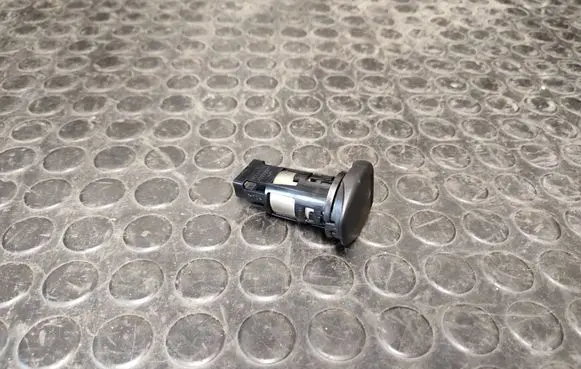 Renault Captur 12 V Socket (front) 