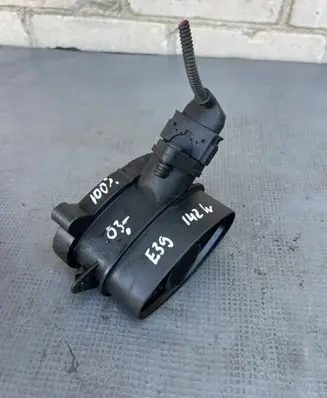 BMW 5 E39 Mass air flow meter 0928400468 7787076