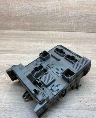 Renault Espace IV Fuse module 8200371614