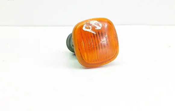 Audi A4 S4 B5 8D Front fender indicator light E350757