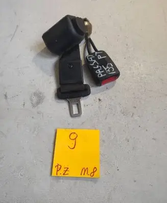 Volkswagen PASSAT B5 Rear seatbelt buckle 8D0857739