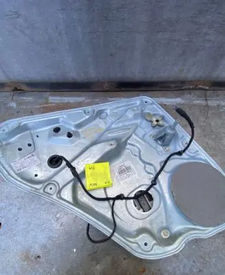 Volkswagen PASSAT B5 Rear door manual window regulator 