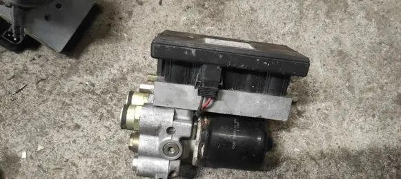 Jaguar XJ X350 ABS Pump LNA2210BA