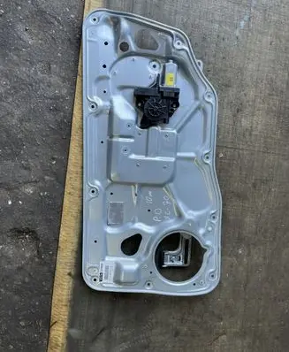 Volvo XC70 Front door window regulator with motor