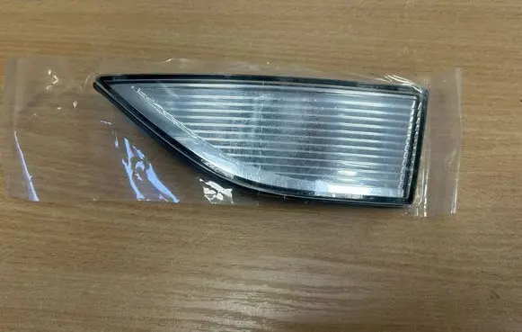 Volkswagen PASSAT B7 Front bumper turn signal 561941777B