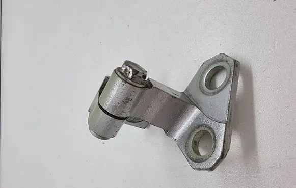 Volkswagen PASSAT B6 Rear door upper hinge 3C4833401D