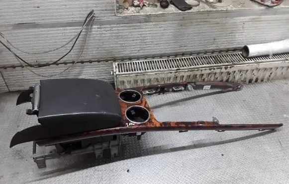 Volkswagen Phaeton Armrest 