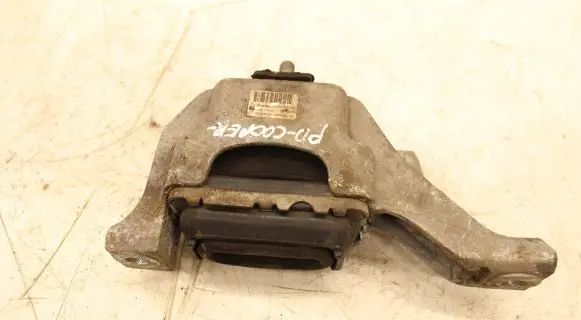 Mini Cooper Countryman R60 Engine mount bracket 68623513