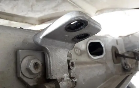 Renault Espace III Rear door lower hinge