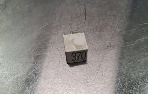 Audi A6 S6 C4 4A Other relay 8D0951253