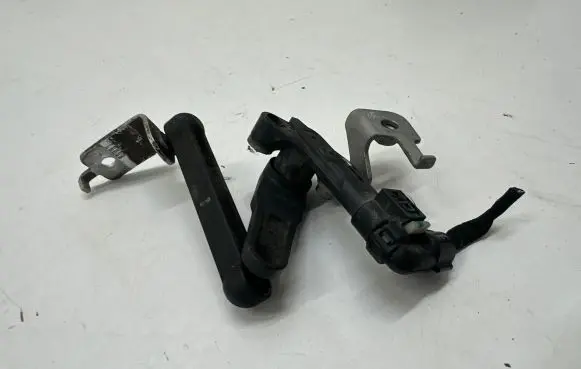 Headlight/headlamp level sensor