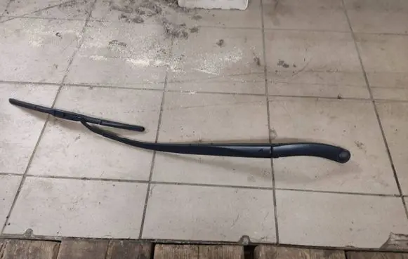 Hyundai Kona I Front wiper blade arm 907S