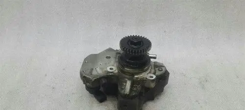 Mercedes-Benz E C207 W207 Mechanical fuel pump A6420700501