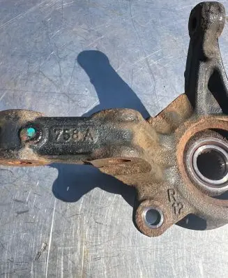 Front wheel hub