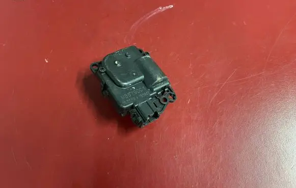 Chrysler Town & Country V Air flap motor/actuator M8679001
