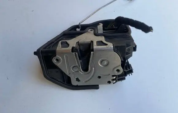 BMW X3 E83 Front door lock A046998 7167073