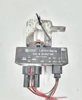Skoda Fabia Mk2 (5J) Coolant fan relay 1J0919506M