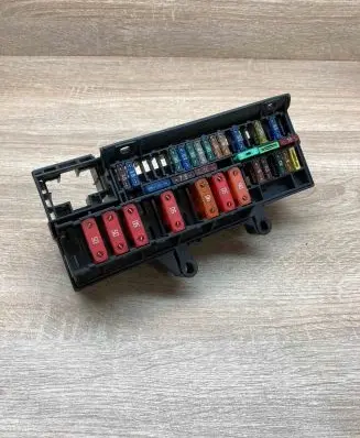 BMW 7 E65 E66 Fuse module 9005820 18560