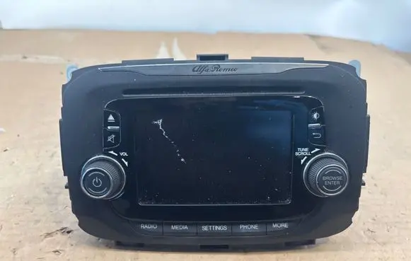 Alfa Romeo Giulietta Radio/CD/DVD/GPS head unit 10R036626 01561046470 A2C908122020