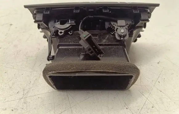 Rear air vent grill