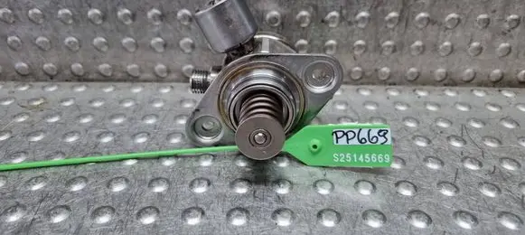 BMW 5 F10 F11 Mechanical fuel pump S25145669 8604231