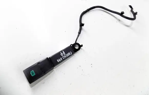 KIA Carens II Front seatbelt buckle