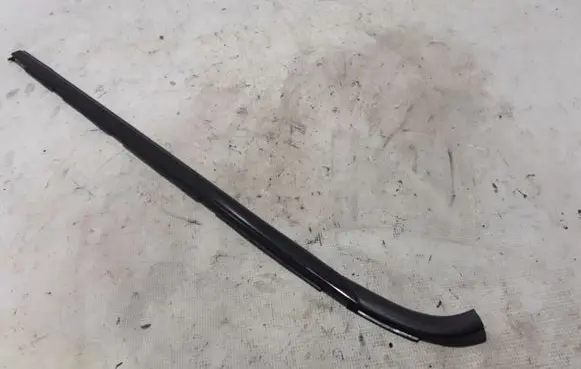 Peugeot 208 Rear door trim (molding) 9823195780