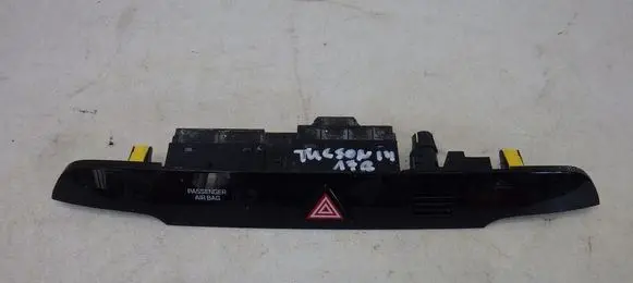 Hyundai Tucson TL Hazard light switch 93700-D7100