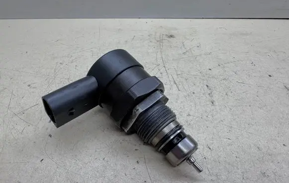 BMW 3 E46 Fuel pressure regulator 0281002481