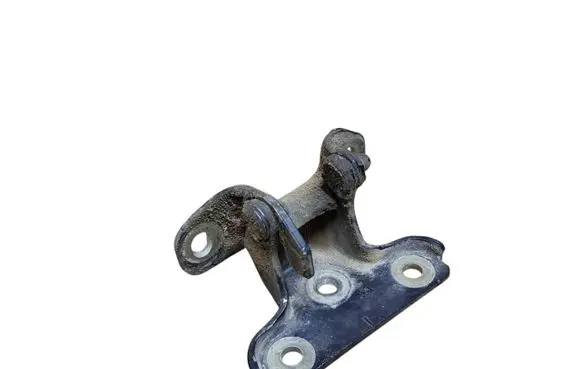 Land Rover Discovery Front door lower hinge 