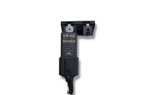 Audi A3 S3 A3 Sportback 8P Glow plug pre-heat relay 0522120505 03G907282A