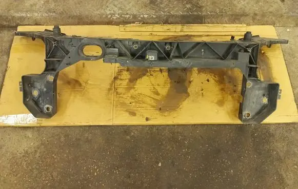 Renault Clio III Radiator support slam panel 8200290143