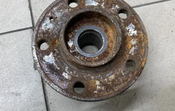 Volvo XC90 Front wheel bearing hub 