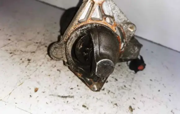 Opel Vivaro Starter motor