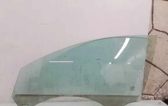Volvo V50 Front door window glass four-door 43R001105