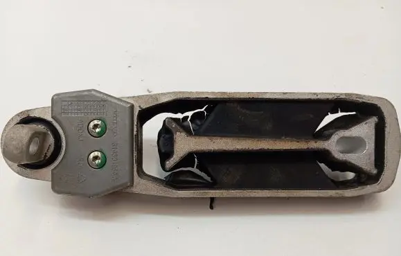 Volvo XC60 Engine mount bracket 31430195AA