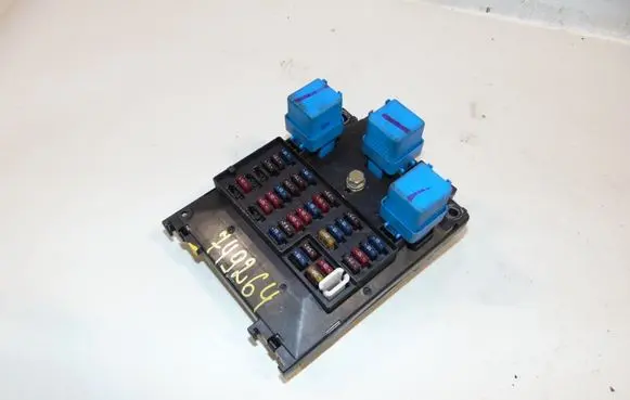 Nissan Primera Fuse module 243503J300