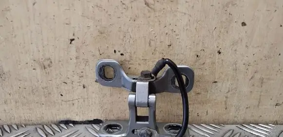 BMW X3 E83 Tailgate/trunk/boot hinge