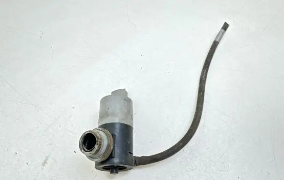 Toyota Avensis T270 Windscreen/windshield washer pump 100526A 30892 660879