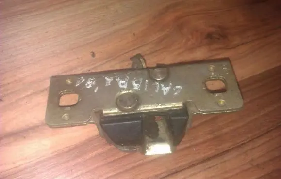 Opel Calibra Tailgate/trunk/boot lock/catch/latch 90347203