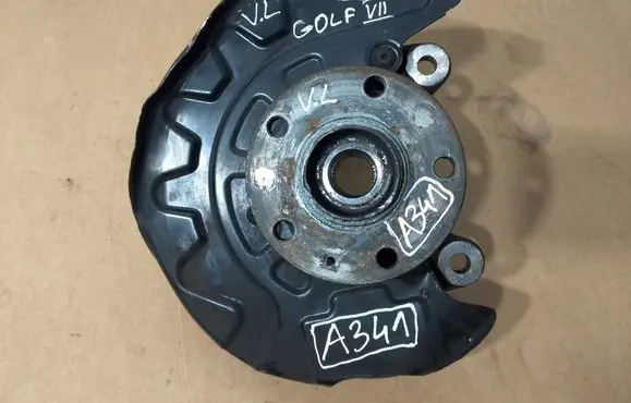 Volkswagen Golf VII Front wheel hub spindle knuckle 5Q0255H