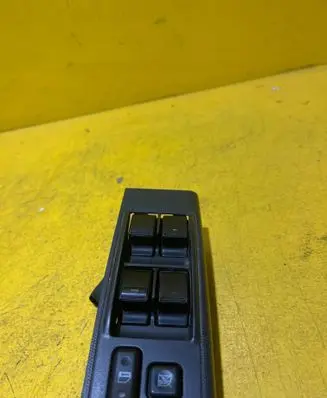 Toyota Corolla Verso AR10 Electric window control switch 848200F010