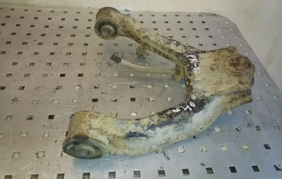 Mitsubishi Pajero Front lower control arm/wishbone