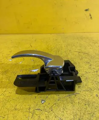 Nissan Qashqai Front door interior handle 80671
